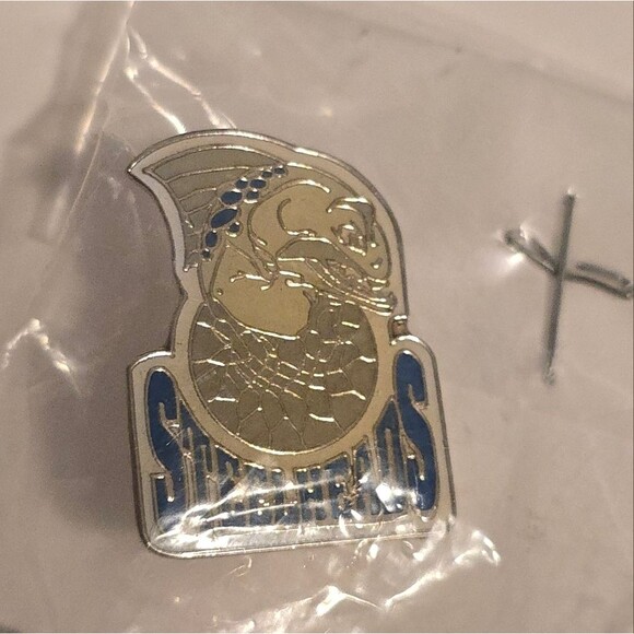 Vintage CBA Gary Steelheads Basketball Pin 2002 - 2003 - Picture 2 of 5